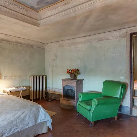 Accademia Frescoes Apartment
